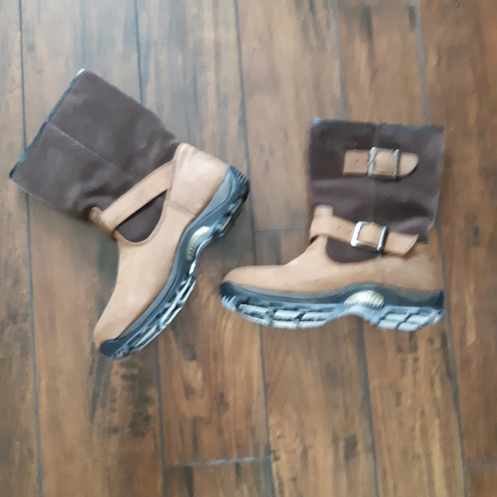Baffin Tan & Brown Boots Size 5